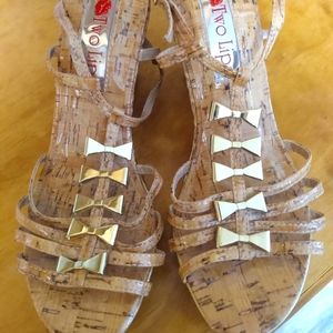 NWOB Two Lips wedges